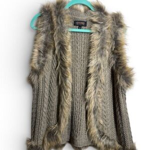 Shyanne Sweater Vest with Faux Fur Trim Size XXL NWOT